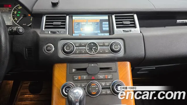 Land Rover Range Rover Sport 2011 thumb 11