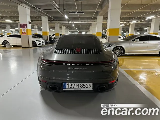 Porsche 911 2022 thumb 2