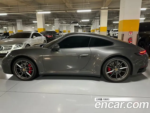 Porsche 911 2022 thumb 3