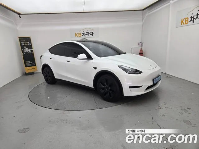 Tesla Model Y 2024 thumb 2