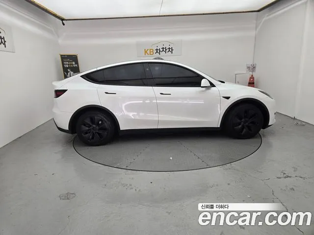 Tesla Model Y 2024 thumb 3