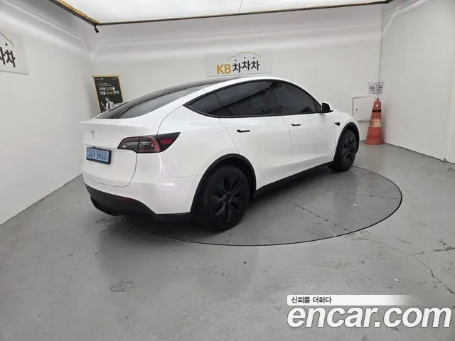 Tesla Model Y 2024 thumb 4