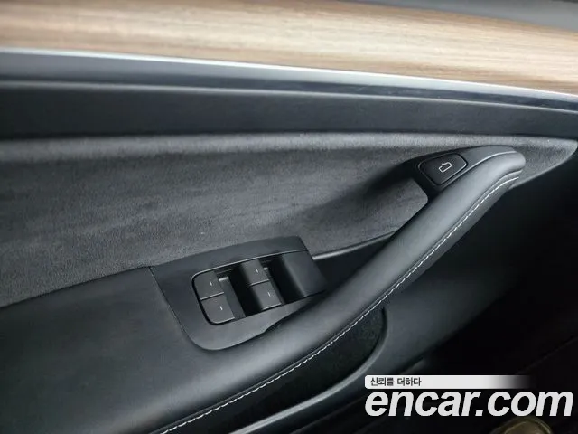 Tesla Model Y 2024 thumb 9