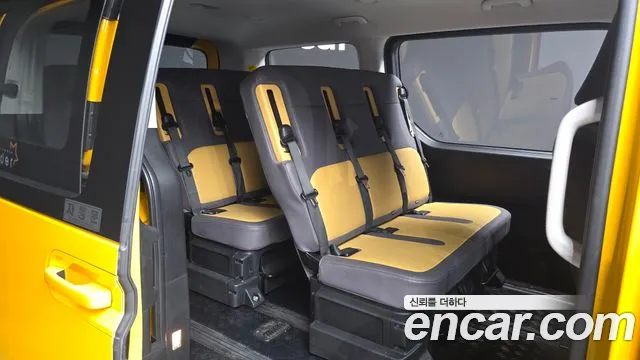 Hyundai Staria 2022 thumb 11