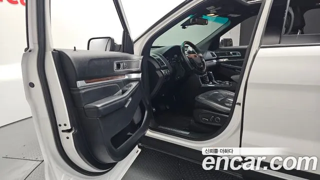 Ford Explorer 2017 thumb 10