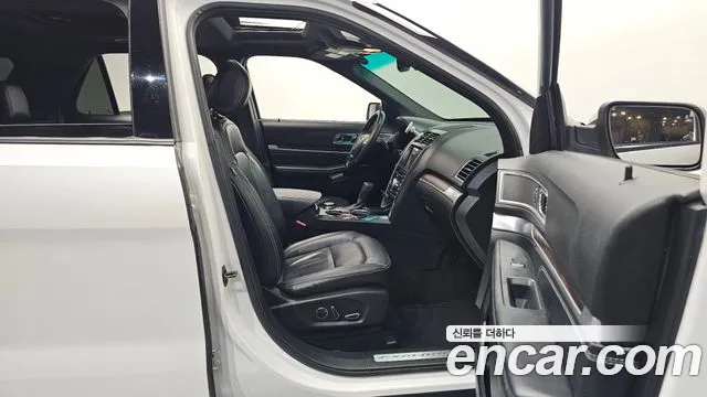 Ford Explorer 2017 thumb 11