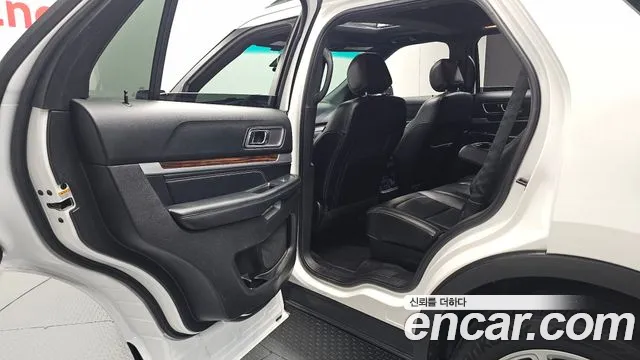 Ford Explorer 2017 thumb 12