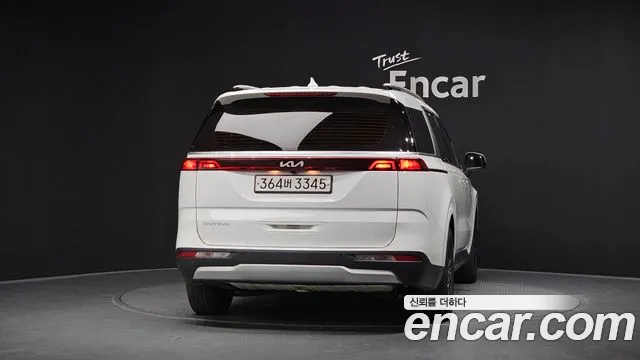 Kia Carnival 2023 thumb 4