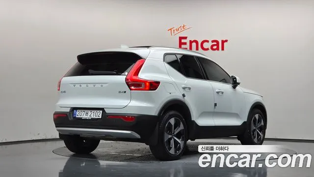 Volvo XC40 2023 thumb 2