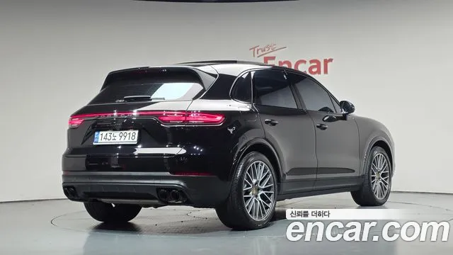 Porsche Cayenne 2022 thumb 2