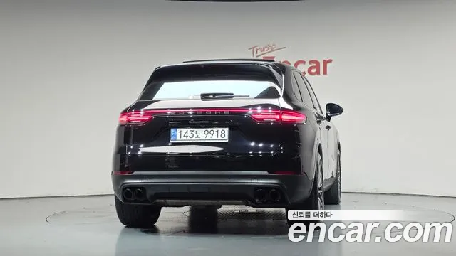 Porsche Cayenne 2022 thumb 4