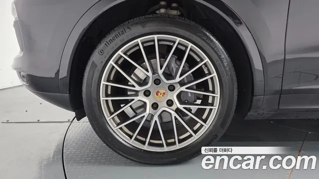 Porsche Cayenne 2022 thumb 5