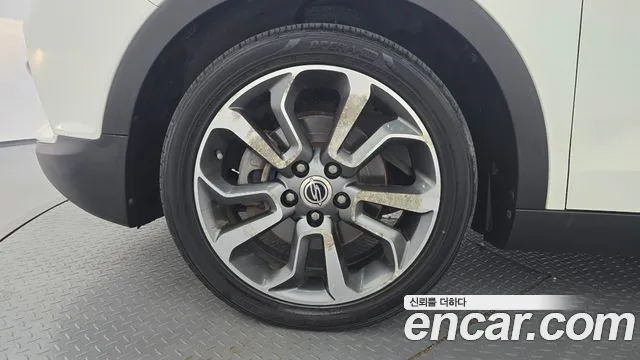 KG_Mobility_Ssangyong TIBOLI 2015 thumb 5