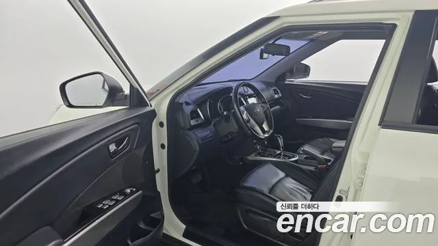 KG_Mobility_Ssangyong TIBOLI 2015 thumb 10