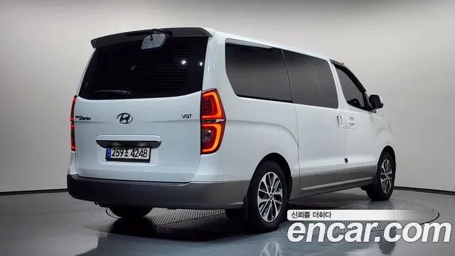 Hyundai Starex 2018 thumb 2