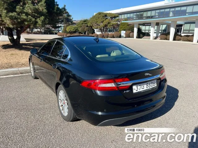 Jaguar XF 2014 thumb 4