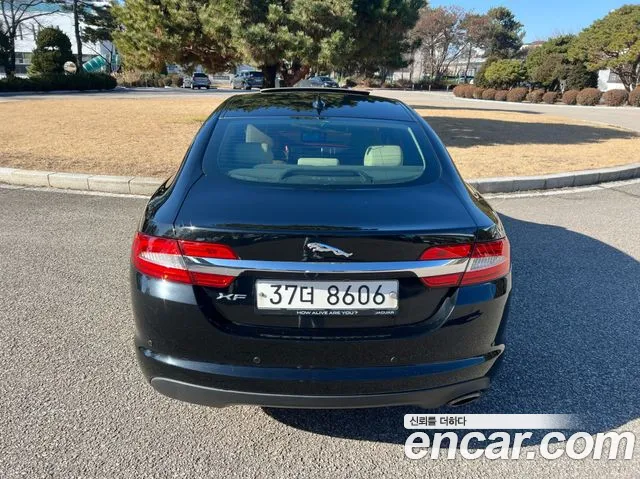 Jaguar XF 2014 thumb 5