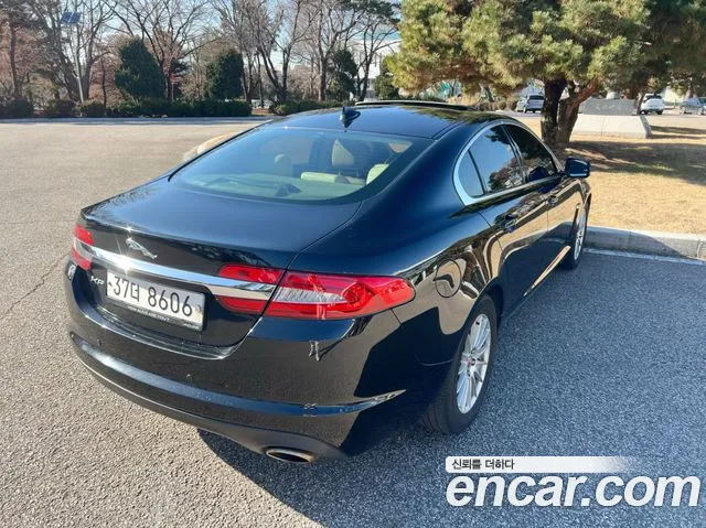 Jaguar XF 2014 thumb 6