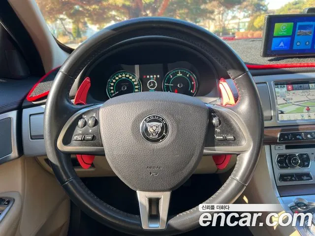 Jaguar XF 2014 thumb 8
