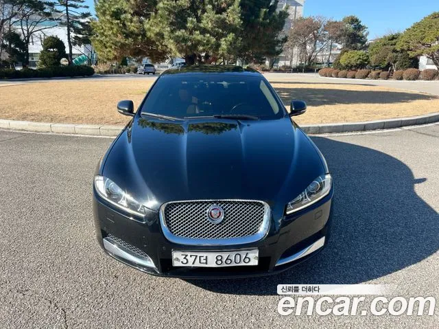 Jaguar XF 2014 thumb 11