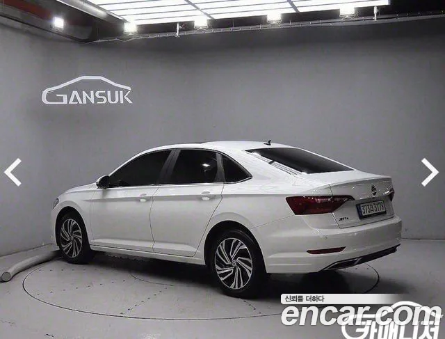 Volkswagen Jetta 2020 thumb 2