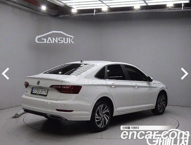 Volkswagen Jetta 2020 thumb 3