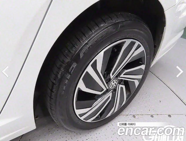 Volkswagen Jetta 2020 thumb 4
