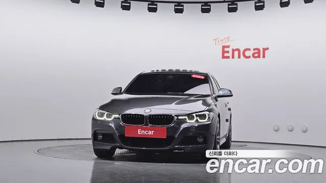 BMW 3-Series 2018 thumb 2