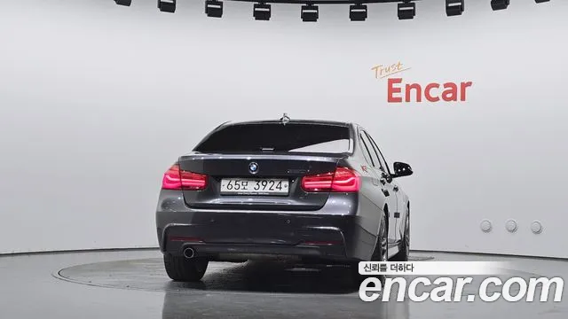 BMW 3-Series 2018 thumb 3