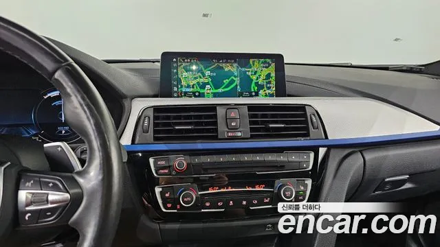 BMW 3-Series 2018 thumb 12