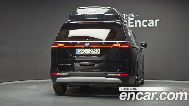 Kia Carnival 2021 thumb 4