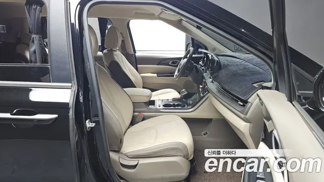 Kia Carnival 2021 thumb 10