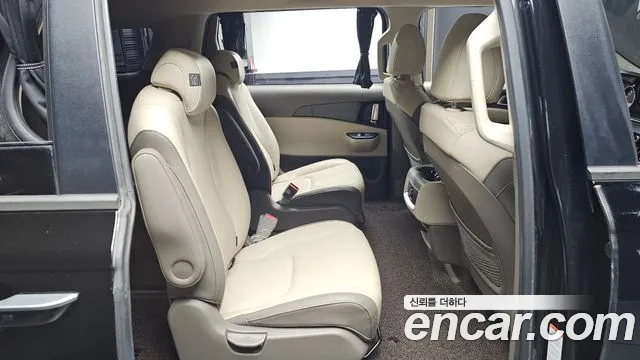 Kia Carnival 2021 thumb 11