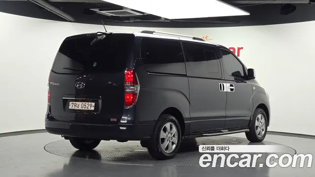 Hyundai Starex 2017 thumb 2