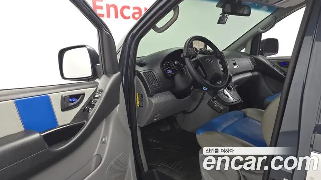 Hyundai Starex 2017 thumb 10