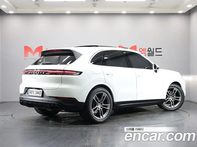 Porsche Cayenne 2024 thumb 4