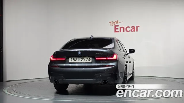 BMW 3-Series 2019 thumb 4
