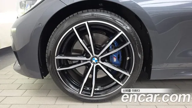 BMW 3-Series 2019 thumb 5