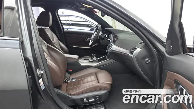 BMW 3-Series 2019 thumb 11