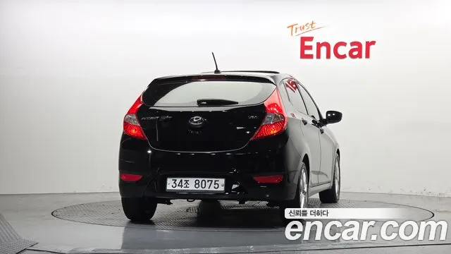 Hyundai Accent 2012 thumb 4