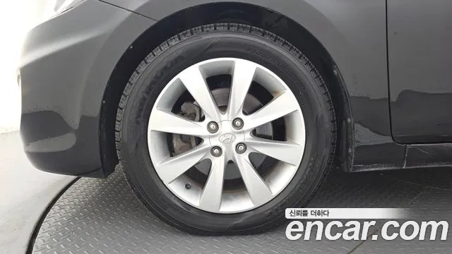 Hyundai Accent 2012 thumb 5