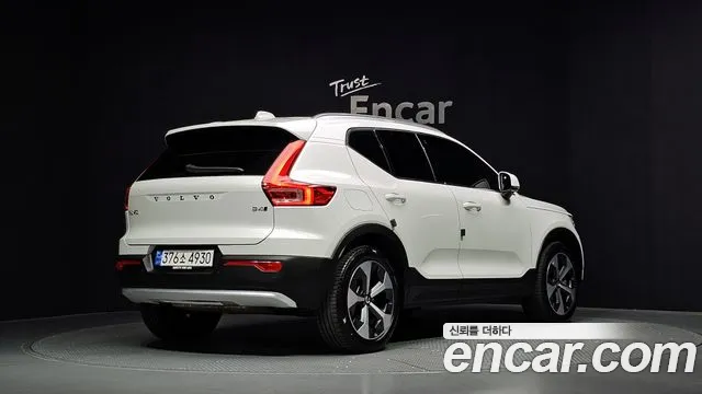 Volvo XC40 2023 thumb 2