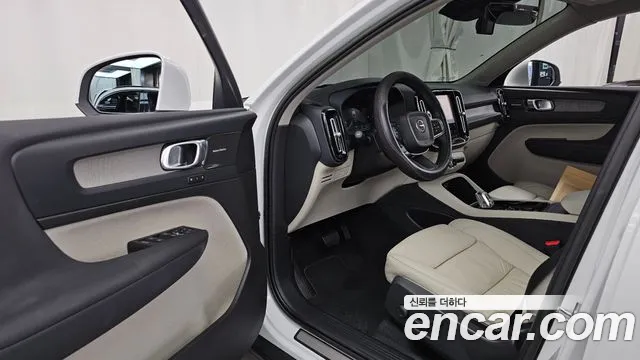 Volvo XC40 2023 thumb 10