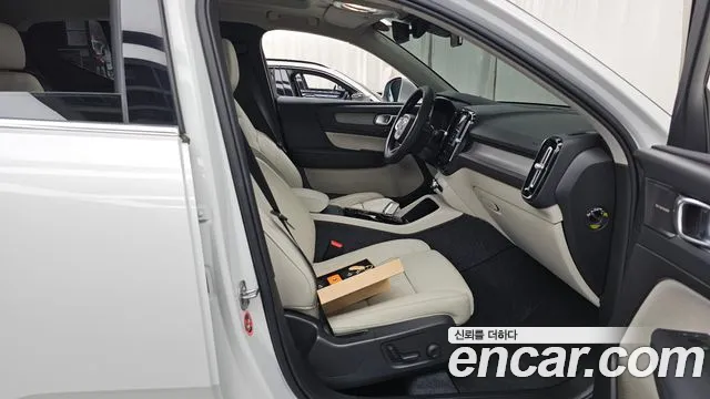 Volvo XC40 2023 thumb 11