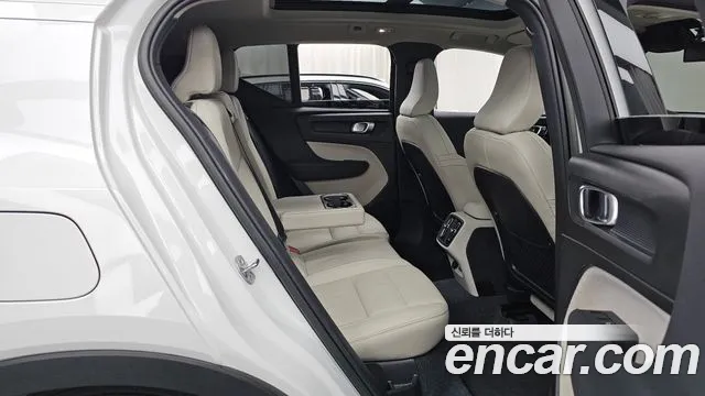 Volvo XC40 2023 thumb 12