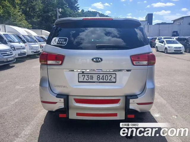 Kia Carnival 2016 thumb 2