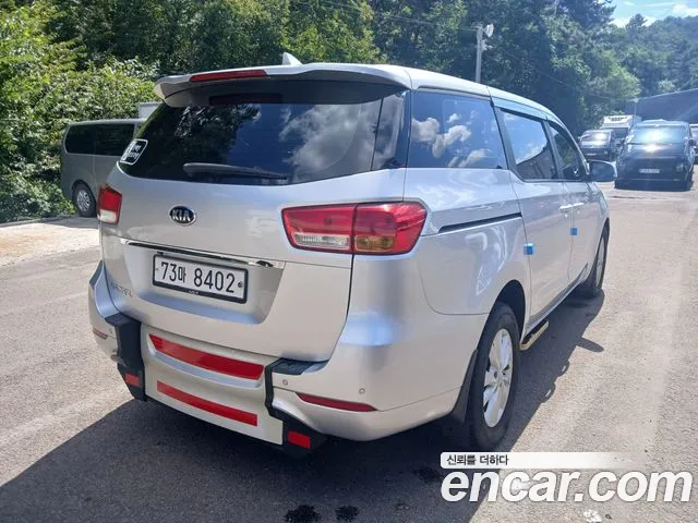 Kia Carnival 2016 thumb 4