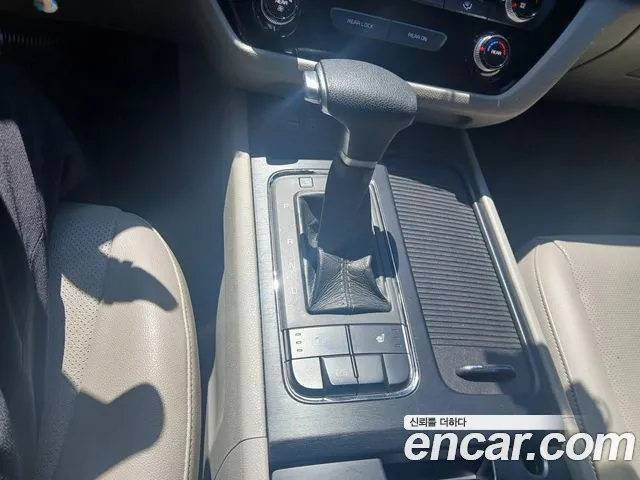 Kia Carnival 2016 thumb 6