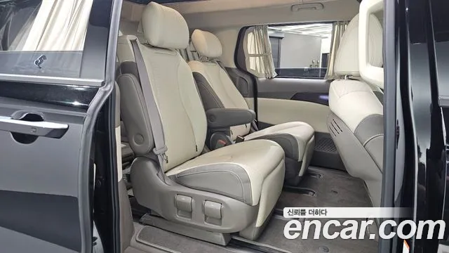 Kia Carnival 2023 thumb 11