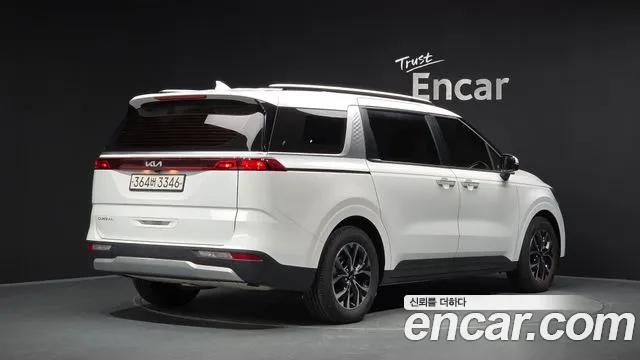 Kia Carnival 2023 thumb 2